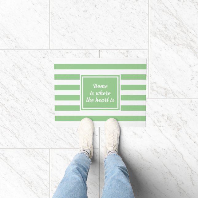 Tapete Bem-vindo em Sage & White Stripe Personalizado (Interior)