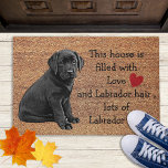 Tapete Black Lab Funny Dog Rusch Coir Entry Labrador<br><div class="desc">Bem-vindos a convidados com esta porta engraçada! "Esta casa está cheia de Amor,  e cabelos Labrador,  muitos cabelos Labrador. "Bem-vindos,  porta do labrador. COPYRIGHT © 2020 Judy Burrows,  Black Dog Art - Todos Os Direitos Reservados.</div>