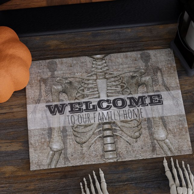 Tapete Boas-vindas a Skeleton assustador Doormat de Hallo (It's spooky season. Time to dress your Halloween home.)
