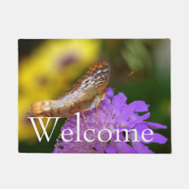 Tapete Borboleta branca de pavão em floração roxa