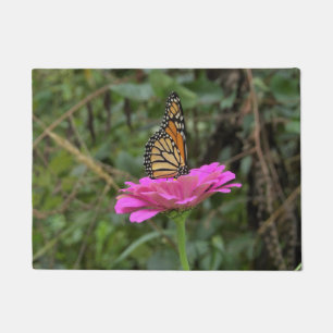 Tapete Borboleta Monarca em uma Bonito Flor Rosa