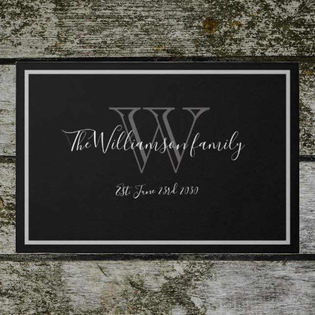 Tapete Bota-vinda ao ar livre do Monograma legante (The perfect wedding or housewarming gift. A front door welcome mat with an elegant, chic script. )