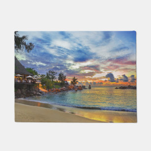 Tapete Café na praia tropical no por do sol