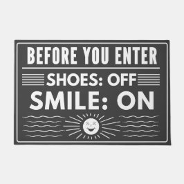 Tapete Calçados desligados, sorria para uma casa limpa