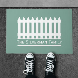 Tapete Cerca branca minimalista de picete na família verd