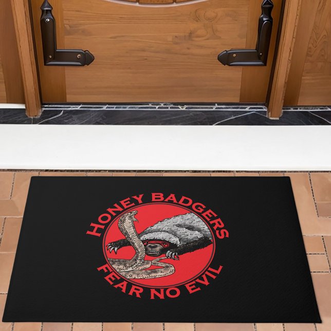 Tapete Citação do badass do Honey Badger (Honey badgers fear no evil quote red and black doormat funny badass wild animal art)