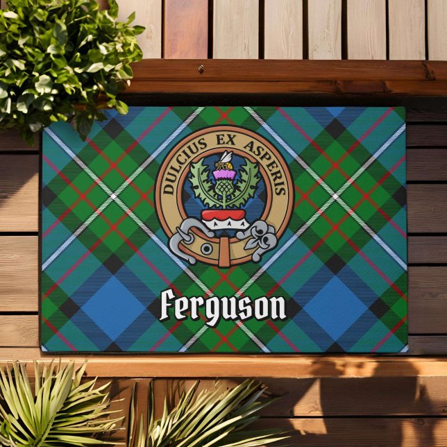 Tapete Clan Ferguson Crest sobre Tartan (Criador carregado)