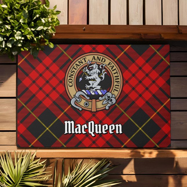 Tapete Clan MacQueen Crest sobre Tartan (Criador carregado)