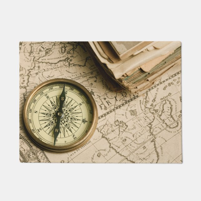 Tapete Compasso velho sobre o mapa antigo (Frente)
