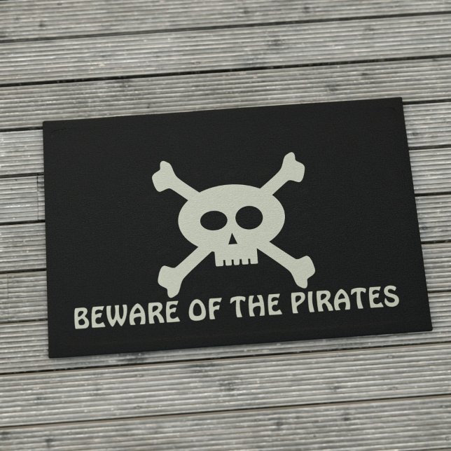 Tapete Crânio Crossbones Cuidado com Piratas Preto Person (Beware of the Pirates doormat to keep your visitors aware there may be pirates about)