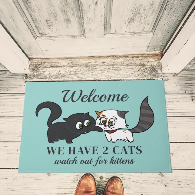 Tapete Cuidado com a moradia de gatinhos Engraçados (Watch out for the kittens! Purrfect doormat for a two cat family)
