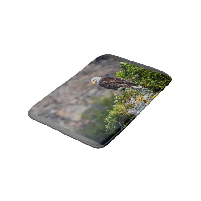 Tapete De Banheiro Águia caída sentada na rocha (Angulado)