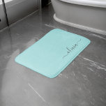 Tapete De Banheiro Aqua Blue Teal Modern Script Girly Monographic Nam<br><div class="desc">Bath Mats De Nome Simples Do Monograma De Teal Azul Aqua. Isso faz da formatura perfeita,  aniversário,  casamento,  duche de noiva,  aniversário,  duche de bebê ou festa de solteira para alguém que ama luxo de vidro e estilos quicos.</div>