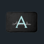 Tapete De Banheiro Aqua Teal Blue Script Girly Monographic Name<br><div class="desc">Azul Negro e Aqua Azul Simples Nome do Monograma Bath Mats. Isso faz a formatura perfeita,  aniversário,  casamento,  chá de panela,  aniversário,  chá de fraldas ou presente de festa de solteira para alguém que ama luxo de vidro e estilos quíticos.</div>