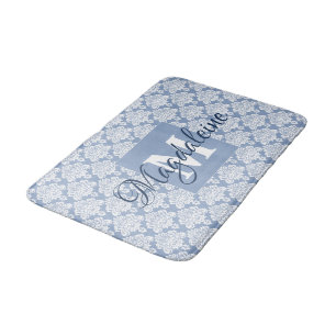Tapete De Banheiro Azul empoeirado com Lace Damask Monograma e Nome