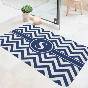 Tapete De Banheiro Azul Marinho E Monograma De Chevron Branco