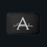 Tapete De Banheiro Black Silver Modern Script Girly Monographic Name<br><div class="desc">Preto e Prateado Nome do Monograma Simples do Script Corresponde. Isso faz a formatura perfeita,  aniversário,  casamento,  chá de panela,  aniversário,  chá de fraldas ou presente de festa de solteira para alguém que ama luxo de vidro e estilos quíticos.</div>