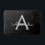 Tapete De Banheiro Black Silver Modern Script Girly Monographic Name<br><div class="desc">Preto e Prateado Nome do Monograma Simples do Script Corresponde. Isso faz a formatura perfeita,  aniversário,  casamento,  chá de panela,  aniversário,  chá de fraldas ou presente de festa de solteira para alguém que ama luxo de vidro e estilos quíticos.</div>