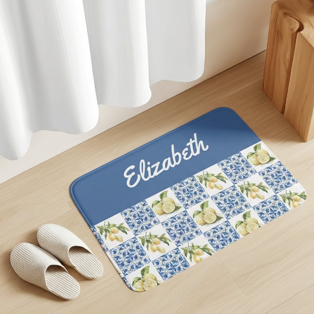 Tapete De Banheiro Blue Tile French Country Lemon Custom Name (Criador carregado)