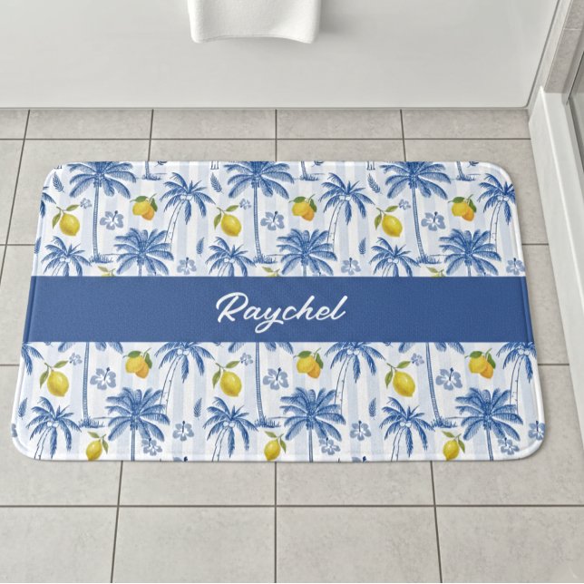Tapete De Banheiro Blue Toile Palm Trees Lemons Monogram Name (Criador carregado)