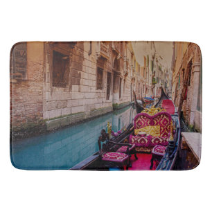 Tapete De Banheiro Canal com gondola tradicional em Veneza, Itália