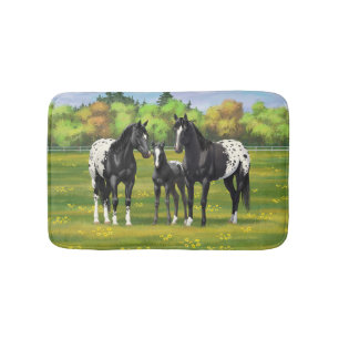Tapete De Banheiro Cavalos Pretos De Appaloosa Em Pasto De Verão