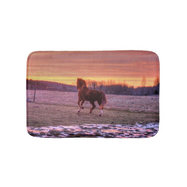Tapete De Banheiro Chestnut Stallion Horse e Ranch Sunset (frente)