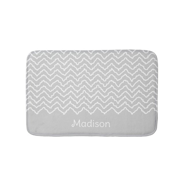 Tapete De Banheiro Cinza E Branco Zigue-Zague Chevron Zig-Zag Com Nom (frente)