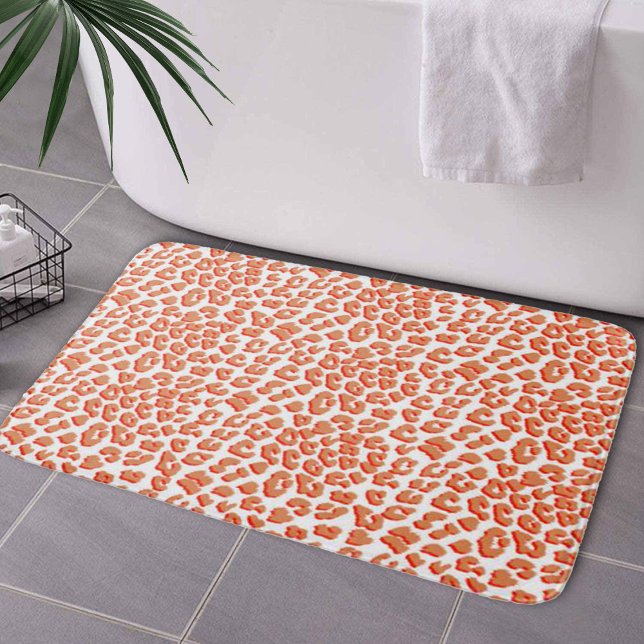 Tapete De Banheiro Cor âmbar e Impressão Leopardo Branco (Amber Color and White Leopard Print Bath Mat by Looly Elzayat
)