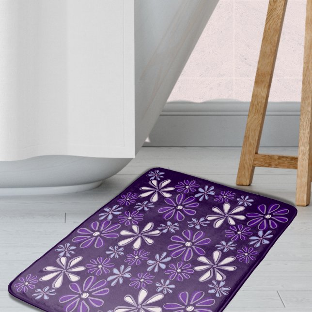 Tapete De Banheiro Dótulo da Flor Roxo Escuro (Dark Purple Flower Doodle Bath Mat)