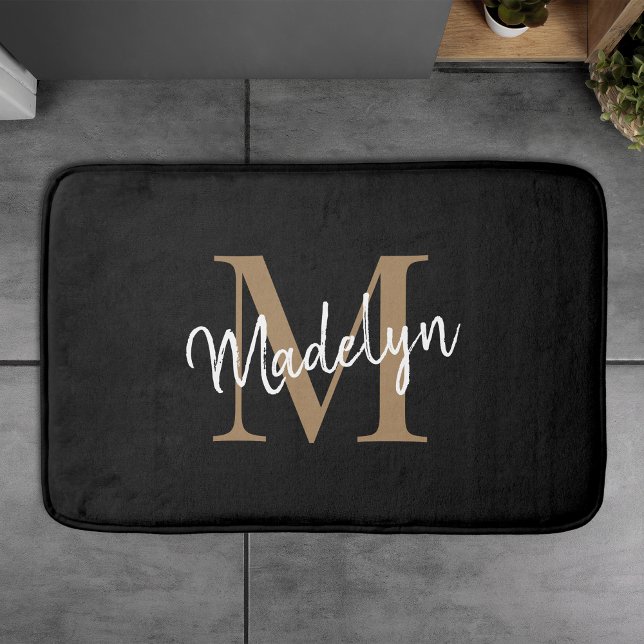 Tapete De Banheiro Escrito branco Dourado e preto moderno elegante (This bath mat is the perfect touch of sophistication for your bathroom. Personalize it today!)