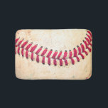 Tapete De Banheiro Fim do basebol do vintage acima da foto<br><div class="desc">Esta esteira de banho caracteriza um fim acima de um basebol velho,  com os pontos vermelhos que funcionam através da esteira em uma curva.</div>