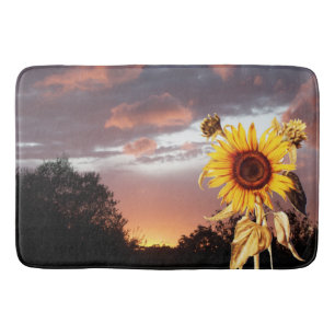 TAPETE DE BANHEIRO FLORES E SOL DE VERÃO COM NUVENS DE PINCO
