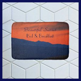 Tapete De Banheiro Linda Cama Vermelha e Café da Manhã