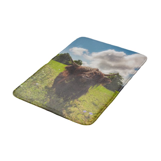 Tapete De Banheiro Luz verde do campo verde da vaca em lata negra (Angulado)