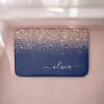 Tapete De Banheiro Marinho Azul Rosa Dourado Blush Cor-de-rosa brilha<br><div class="desc">Marinho Azul e Rosa Dourado - Faux Faaux Sparkle Glitter Script de Letra Cor-de-rosa-relha Nome Bath Mats. Isso faz da formatura perfeita,  aniversário,  casamento,  duche de noiva,  aniversário,  duche de bebê ou festa de solteira para alguém que ama luxo de vidro e estilos quicos.</div>