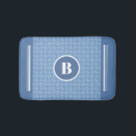 Tapete De Banheiro Monograma Blue Diamond Baby Nursery Mat<br><div class="desc">Personalize este tapete de banho de bebê monograma com padrão de diamante azul com a letra da sua escolha. Perfeito para uma creche ou sala de crianças. O design apresenta um padrão de diamante azul com um monograma azul escuro e uma letra de texto.</div>