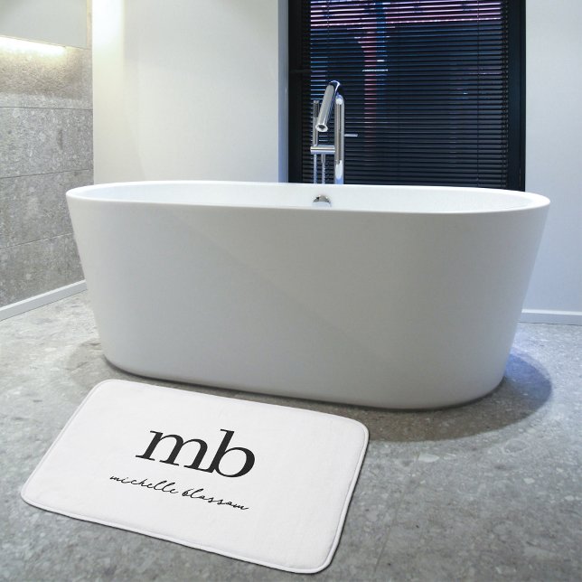 Tapete De Banheiro Monograma Inicial do Script de Tendência Branco Pr (Modern Black White Trendy Script Initial Monogram Bath Mat)