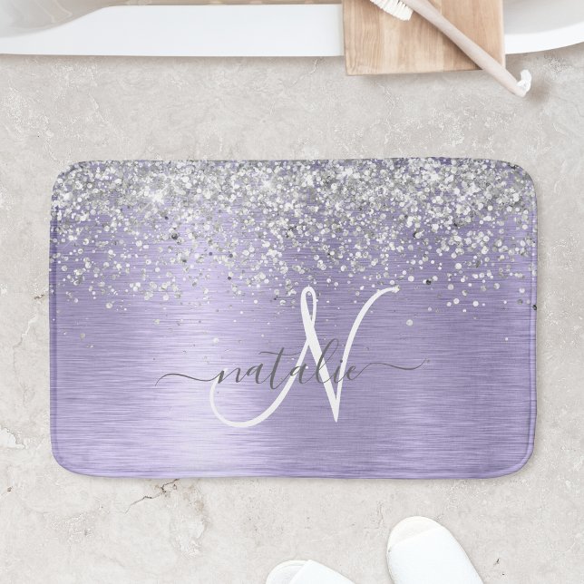 Tapete De Banheiro Nome do Monograma da Glitter de Prata Metálica Bru (You’ll love this dazzling purple brushed metal silver glitter bath mat with your monogram)