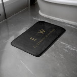Tapete De Banheiro Nome do Monograma Dourado Minimalista Negro Clássi<br><div class="desc">Entra no luxo com nosso clássico Elegante moderno e minimalista Monograma Mat. Este tapete especial combina perfeitamente elegância no eterno com o minimalismo contemporâneo, elevando a decoração do banheiro a novas alturas. Feito com precisão e atenção meticulosa aos detalhes, esse tapete de banho é mais do que funcional; é uma...</div>