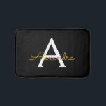 Tapete De Banheiro Nome do Monograma Rapariga de Script Moderno Doura<br><div class="desc">Bath Mats do Nome do Monograma Simples Preto e Ouro. Isso faz da formatura perfeita,  aniversário,  casamento,  duche de noiva,  aniversário,  duche de bebê ou festa de solteira para alguém que ama luxo de vidro e estilos quicos.</div>