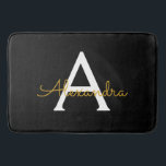 Tapete De Banheiro Nome do Monograma Rapariga de Script Moderno Doura<br><div class="desc">Bath Mats do Nome do Monograma Simples Preto e Ouro. Isso faz da formatura perfeita,  aniversário,  casamento,  duche de noiva,  aniversário,  duche de bebê ou festa de solteira para alguém que ama luxo de vidro e estilos quicos.</div>