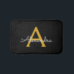 Tapete De Banheiro Nome do Monograma Rapariga de Script Moderno Doura<br><div class="desc">Bath Mats do Nome do Monograma Simples Preto e Ouro. Isso faz da formatura perfeita,  aniversário,  casamento,  duche de noiva,  aniversário,  duche de bebê ou festa de solteira para alguém que ama luxo de vidro e estilos quicos.</div>