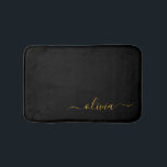 Tapete De Banheiro Nome do Monograma Rapariga de Script Moderno Doura<br><div class="desc">Bath Mats do Nome do Monograma Simples Preto e Ouro. Isso faz da formatura perfeita,  aniversário,  casamento,  duche de noiva,  aniversário,  duche de bebê ou festa de solteira para alguém que ama luxo de vidro e estilos quicos.</div>