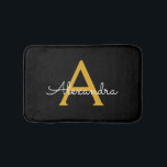 Tapete De Banheiro Ouro Preto Moderno Nome de Monograma de Letra Femi<br><div class="desc">Tapetes de Banho com Monograma de Nome em Letra Simples Preta e Dourada. Isso torna o presente perfeito para formatura,  aniversário,  casamento,  chá de noiva,  aniversário de casamento,  chá de bebê ou festa de despedida de solteira para alguém que ama luxo e estilos chiques.</div>