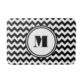 Tapete De Banheiro Padrão de Chevron Listrado Preto e Branco Monogram
