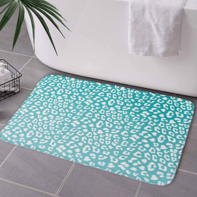 Tapete De Banheiro Padrão de Impressão Turquesa Leopardo (Turquoise Leopard Print Pattern Bath Mat by Looly Elzayat
)
