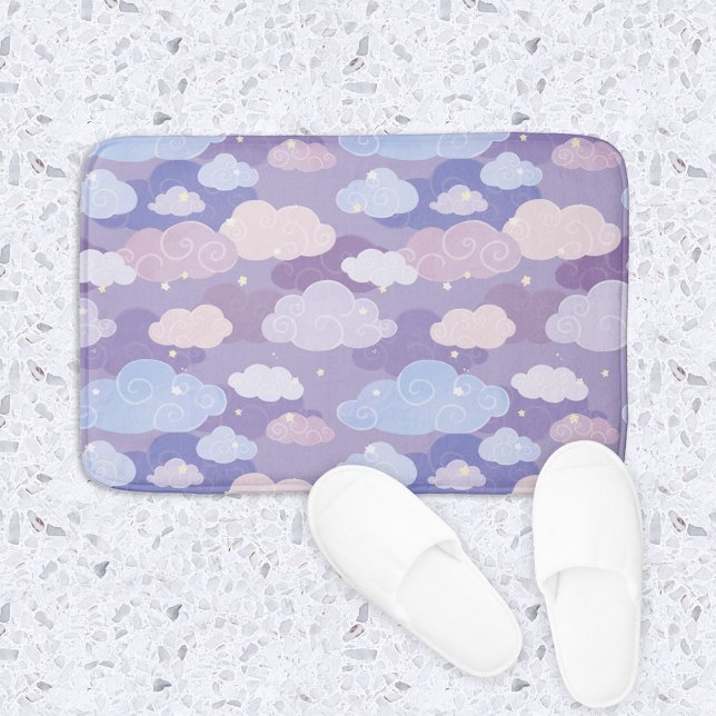 Tapete De Banheiro Padrão de Nuvens e Estrelas de Pastel Whimsical (Whimsical Purple Clouds & Sky Pattern Bath Mat)