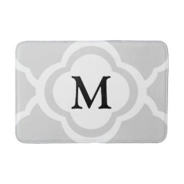 Tapete De Banheiro Padrão de Quatrefoil Monogramado Cinza e Branco