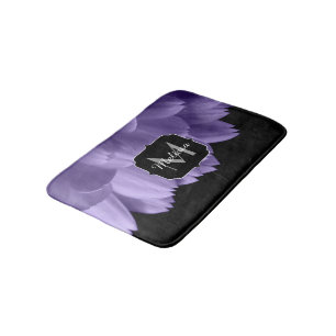 Tapete De Banheiro Pétalas de flores roxas ultravioletas preto Monog